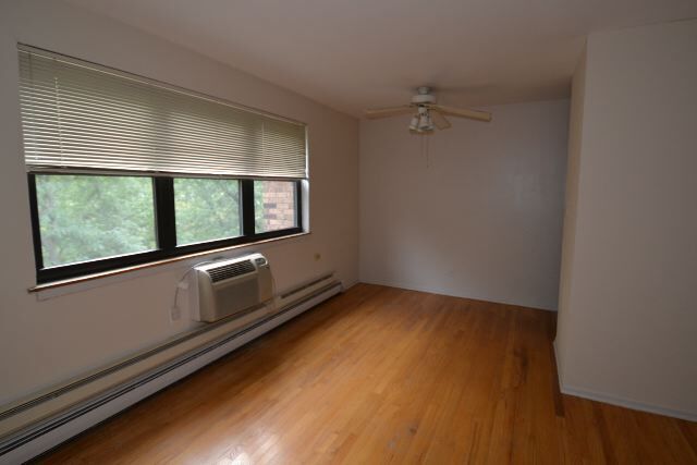 Building Photo - 675 W Wrightwood Ave