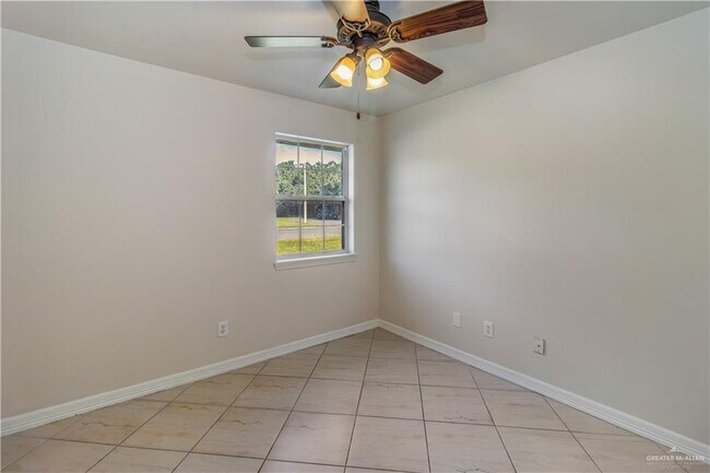 Building Photo - 2318 Flushing Meadows Dr