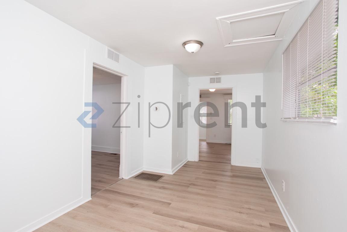 Building Photo - Unit