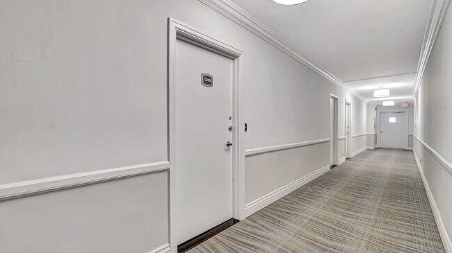 Building Photo - 3800 Galt Ocean Dr