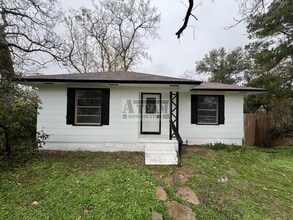 Building Photo - Renovated 2 Bed 1 Bath house for rent in T...