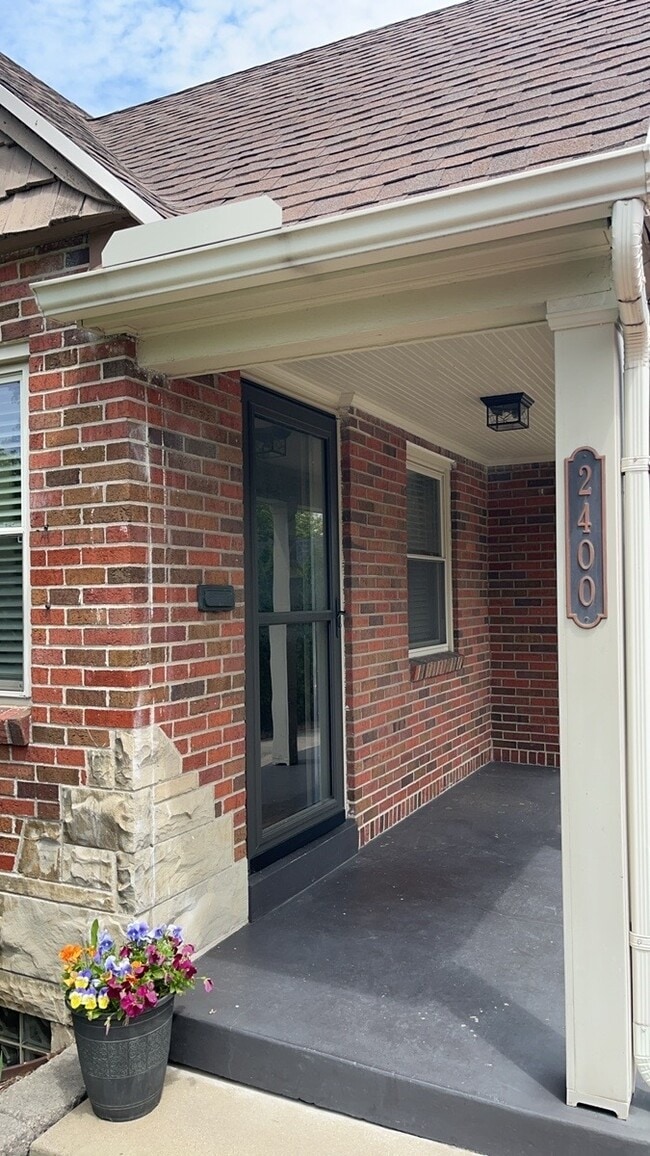 Building Photo - 2400 Hillview Ave