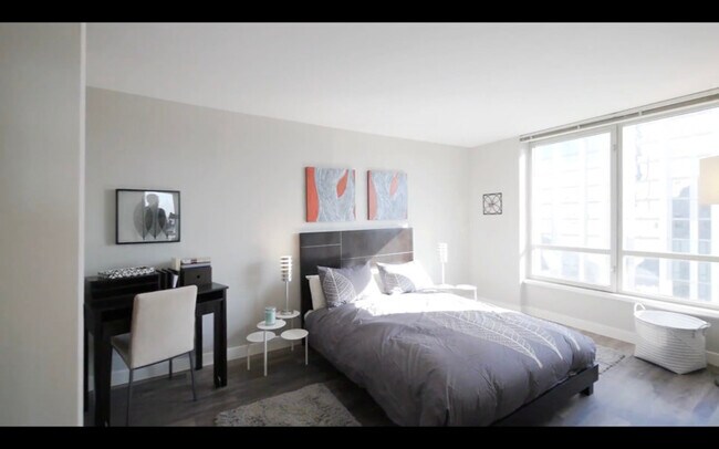 Building Photo - 40 E Delaware Pl