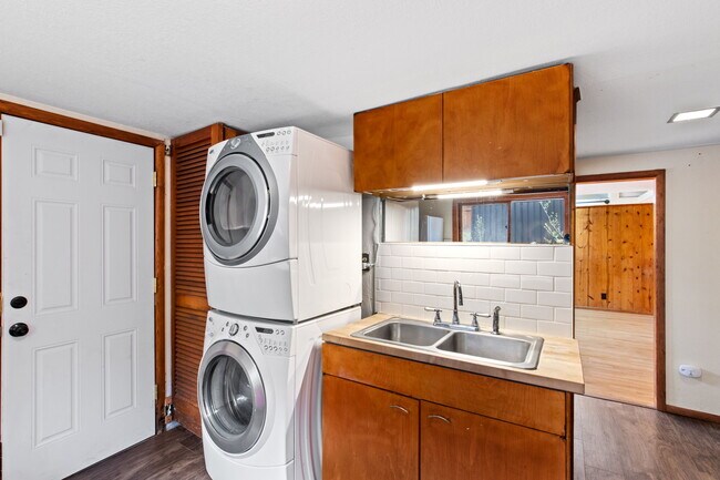 Building Photo - 807 Shoshone Pl