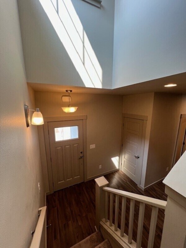 Building Photo - 2200 Greenview Cir
