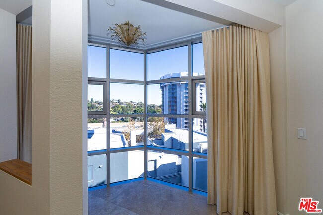 Building Photo - 171 N Church Ln