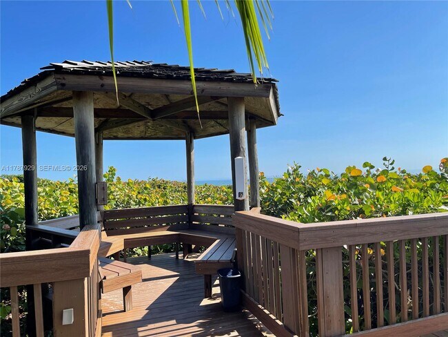 Building Photo - 5047 N Hwy A1A