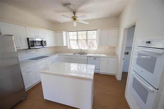 Building Photo - 9336 Bristlecone Dr