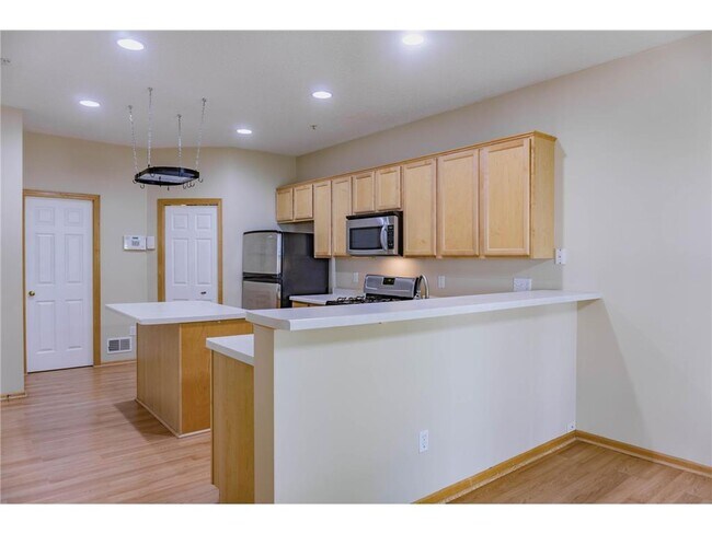 Building Photo - 875 Braunworth Ct