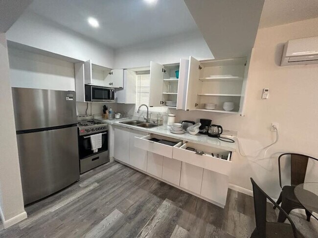 Building Photo - 2635 SW 24th Ave