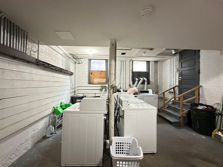 Building Photo - 3817.5 N Greenview Ave