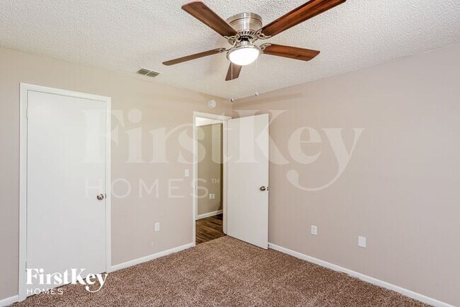Building Photo - 6266 Butternut Dr