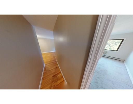 Building Photo - 13 Strawberry Bank Rd