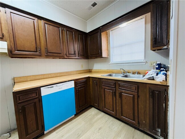 Building Photo - 1701 S West End St