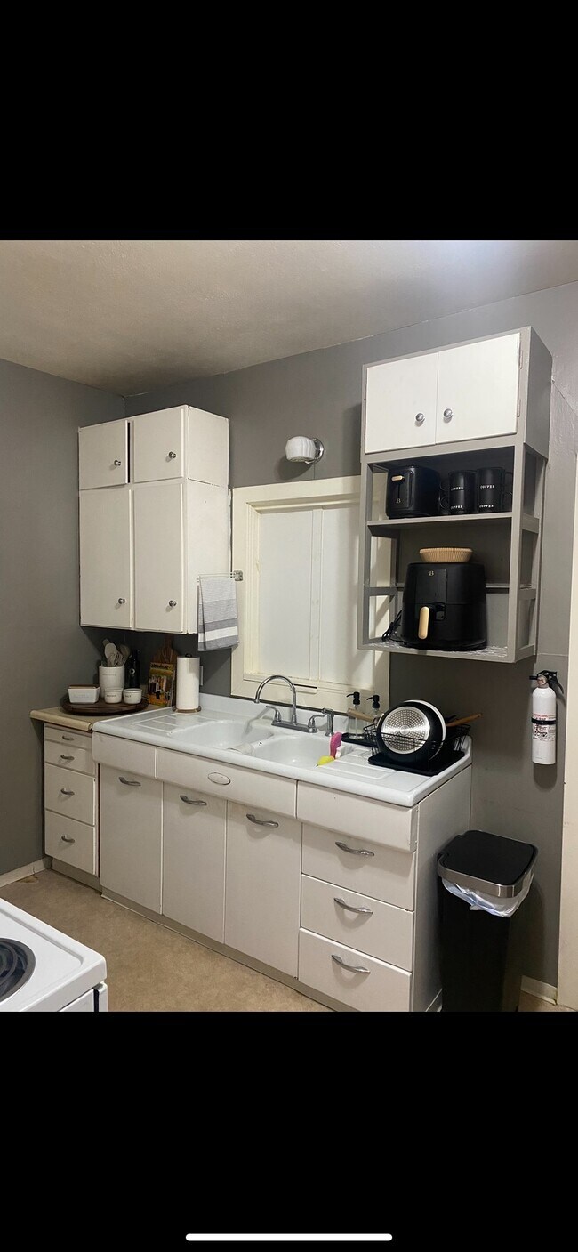 Building Photo - 112 N 5th St