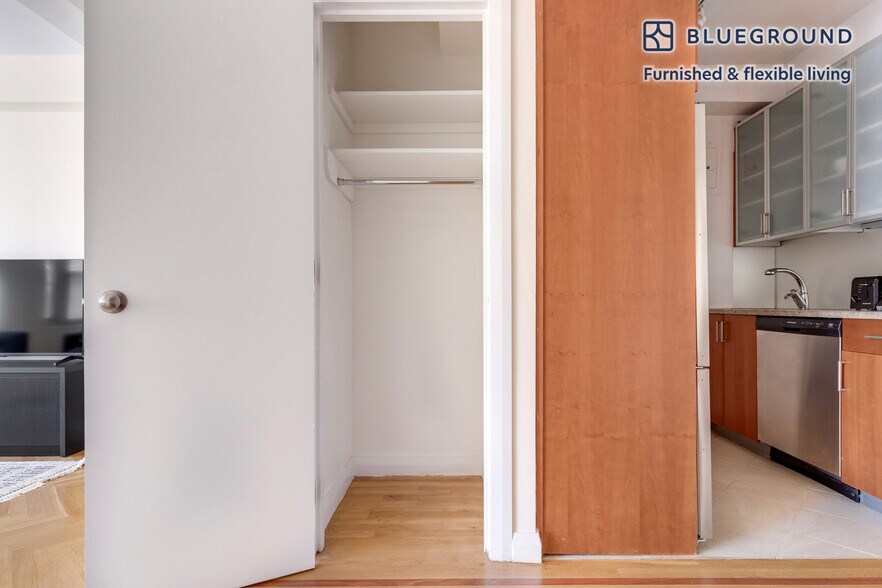 Building Photo - 30 Park Ave