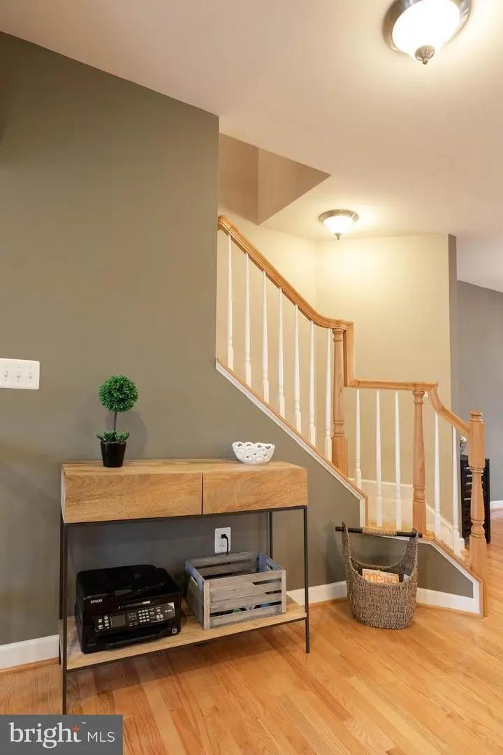 Hallway - 1717 Taymount Ter NE