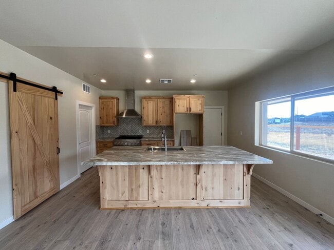 Building Photo - 4 Bed 3 Bath  Custom Built Home in Golden Hills Community in Tehachapi CA!