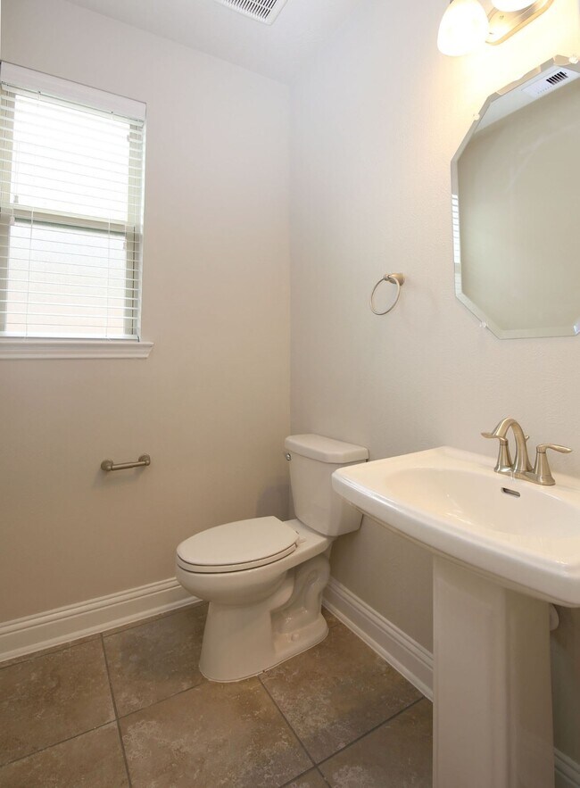 Building Photo - 8218 Oxbow Manor