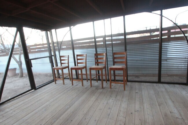 Building Photo - 1414 Griegos Rd NW