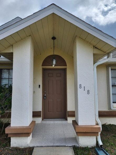 Building Photo - 818-817 7 Gables Cir SE