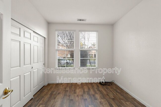 Building Photo - 492 Quail Run Cir