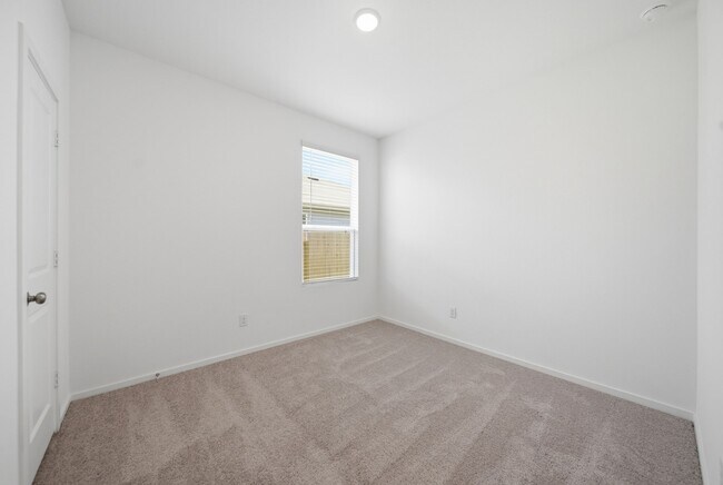 Building Photo - 833 High Mesa Ln