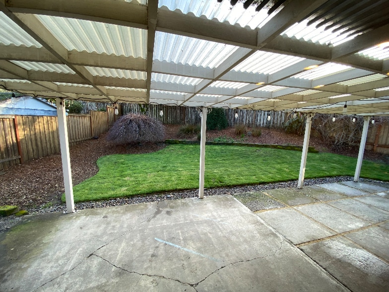 Building Photo - 10375 SW Johnson St