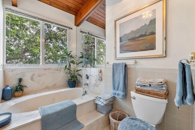 Building Photo - 4905 SW 71st Pl