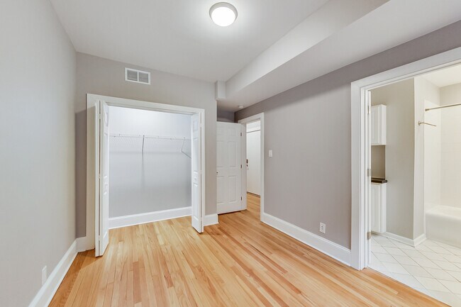 Building Photo - 948 Pleasant St