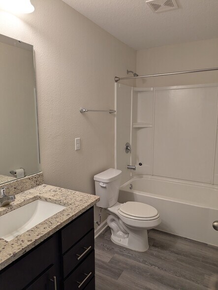 Building Photo - 1714 Cocoanut Rd