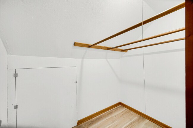 Building Photo - 2611 Ellen Ave