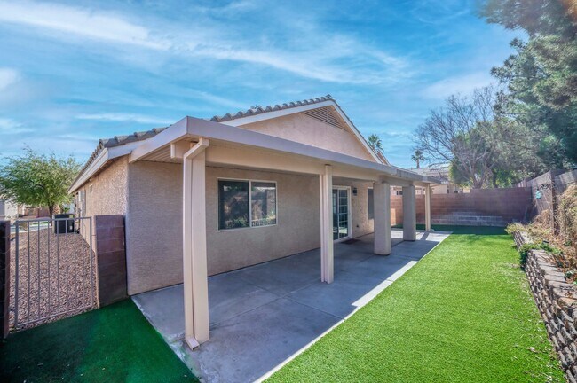 Building Photo - HENDERSON, GATED COMMUNITY, IMMACULATE ONE...
