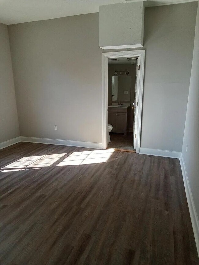 Building Photo - JP - Pierce