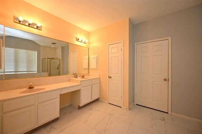 Building Photo - 6419 Sutter Park Ln