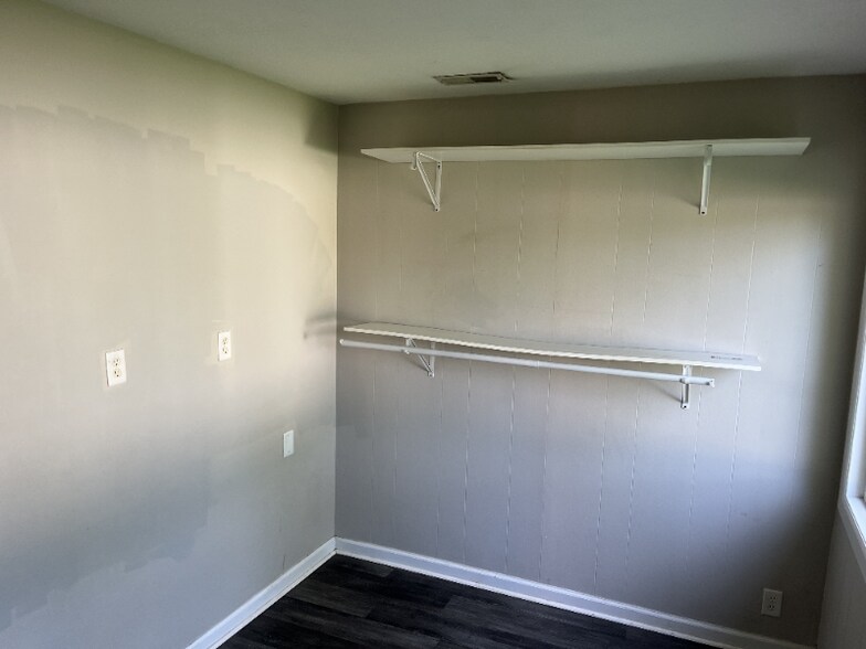 Building Photo - 614 Park Dr