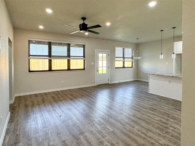 Building Photo - 530 Lucy Rd