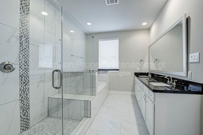 Building Photo - 253 W 27th St