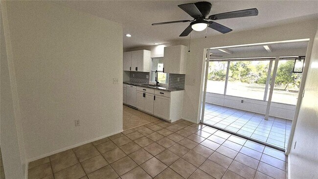 Building Photo - 284 Rotonda Blvd W