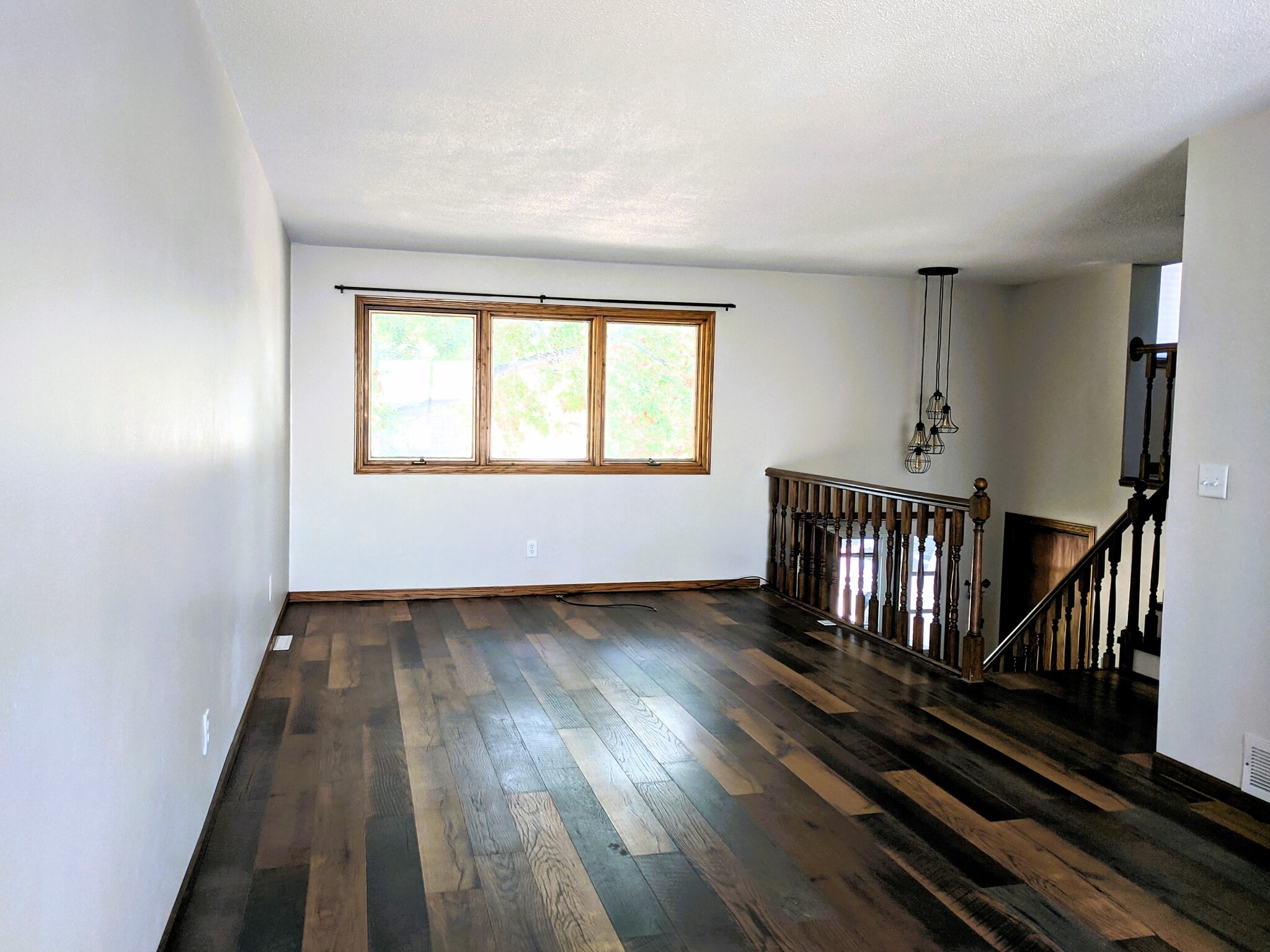 Open concept living room - 2114 Laforest Ave