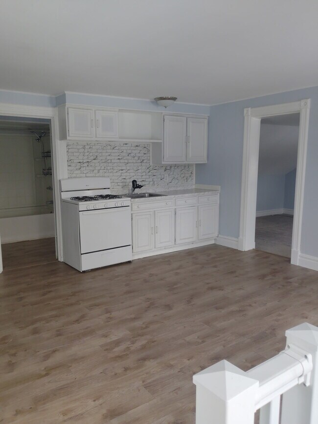 Building Photo - 214.5 1st St