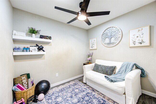 Building Photo - 7373 Antoine Dr