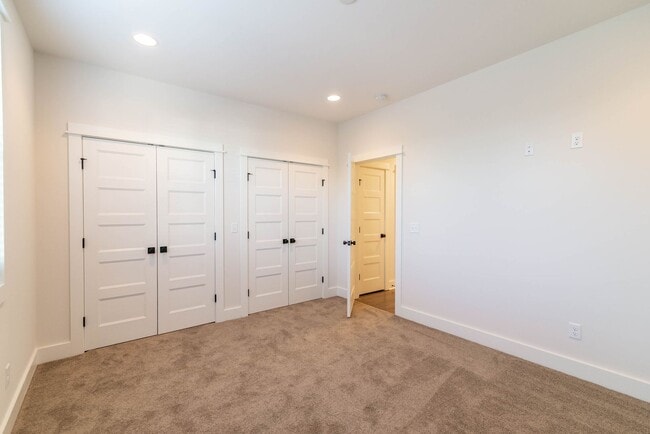 Building Photo - COMING SOON! 3 Bed/4 Bath Buena Vista 3 Story Townhouse-Rooftop level with Downtown Views!!