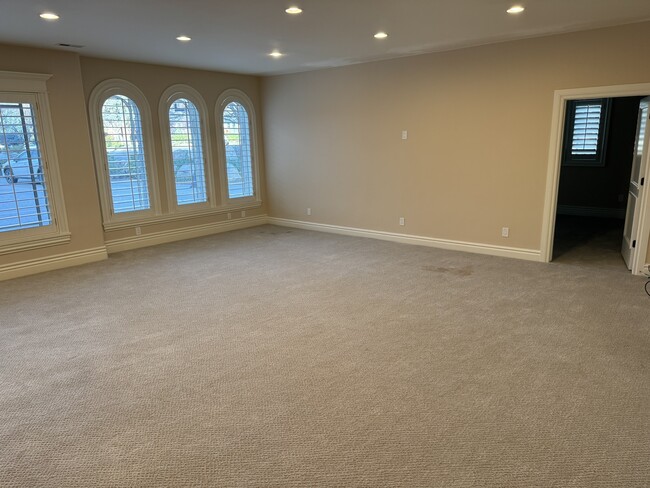 Building Photo - 4900 Marilyn Dr