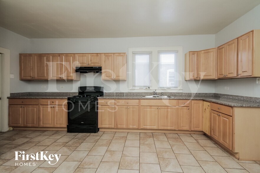 Building Photo - 649 Price Ave