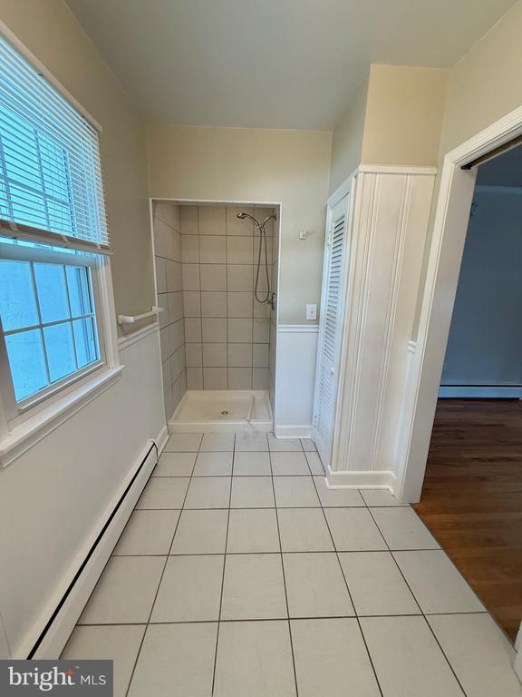 Building Photo - 225 Dewey Dr