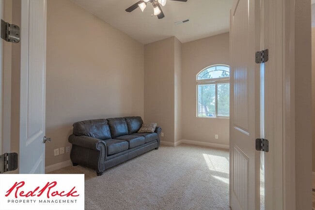 Building Photo - Minimally Furnished home in Little Valley!
