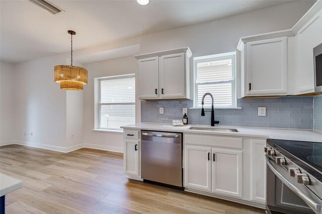 Building Photo - 1933 W Chestnut St