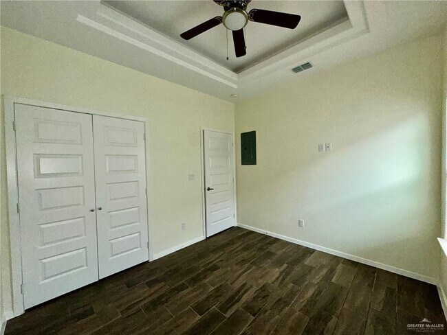 Building Photo - 17 Downing Ave