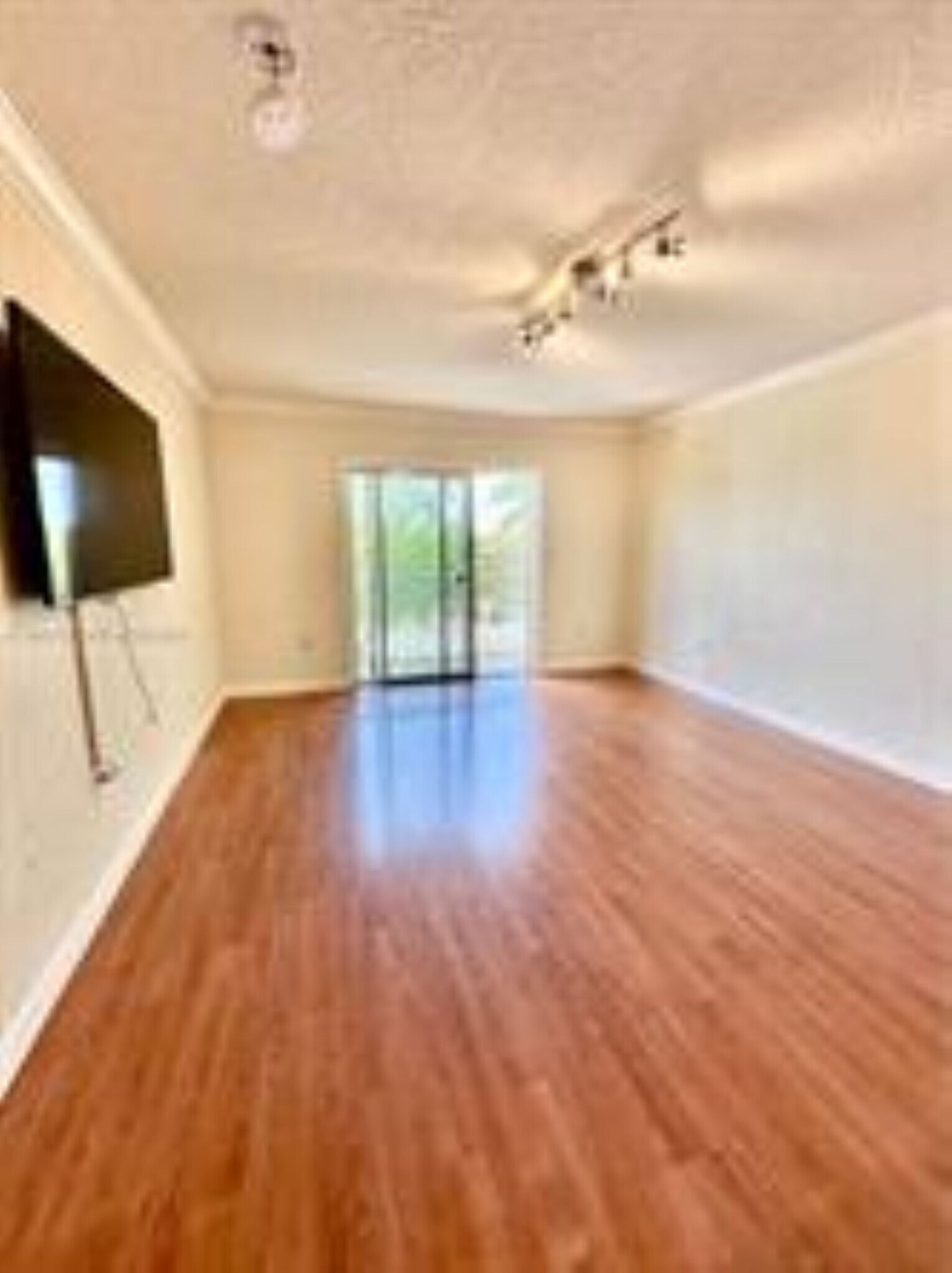 Building Photo - 151 NE 16th Ave